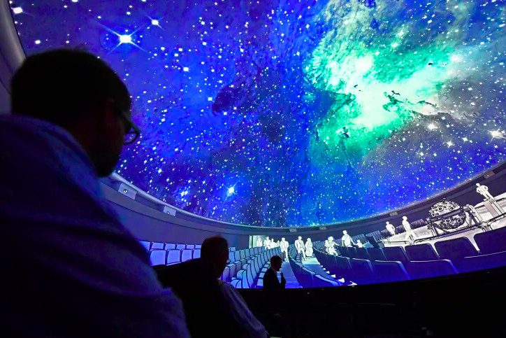 Planetarium Śląskie i ognisko pod Pieskową Skałą